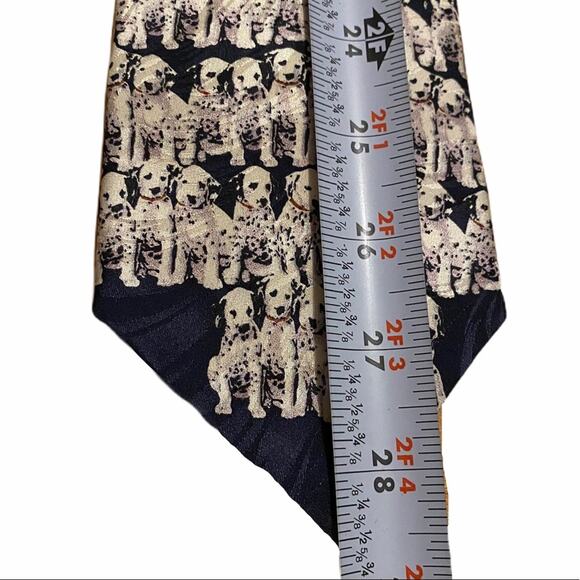 Museum Artifacts 100% Silk 1997 Landmark Stock “Dalmatians” By SNI All-over tie - Picture 3 of 4